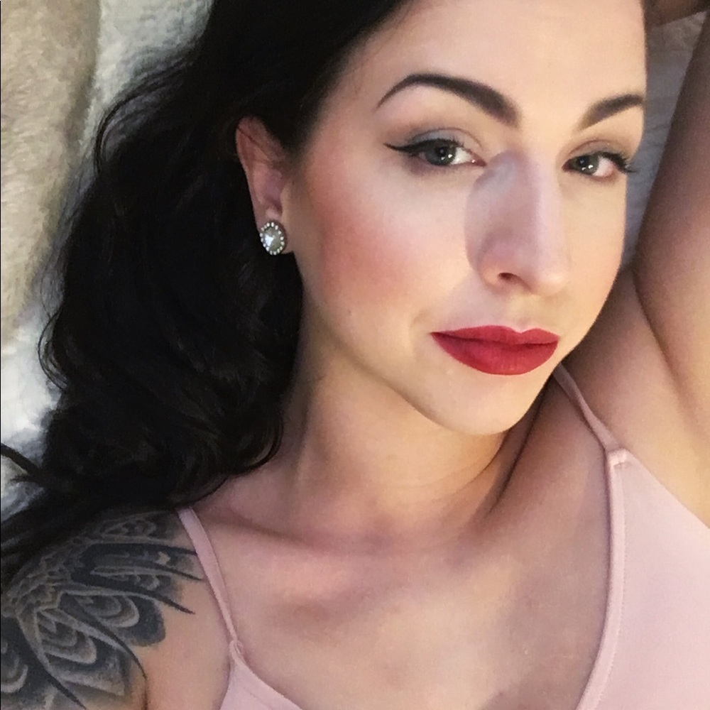 Meet your Posher, Adrienne